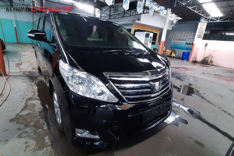 harga mobil bekas, Alphard, Denza D9, mobil listrik, Pasar Mobil Listrik Turun, Alphard Tertekan oleh Denza D9