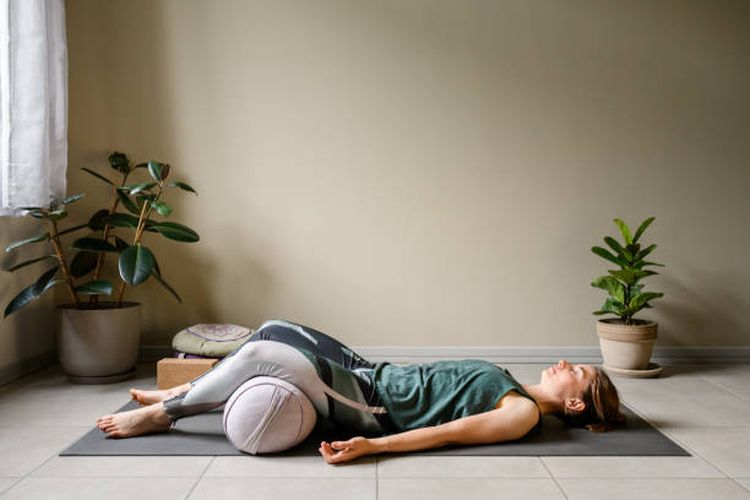 Tak Hanya Bantu Tubuh Lentur, Yoga Juga Baik untuk Kesehatan Mental, Apa itu yoga?, Yoga dan respons stres tubuh, Membantu meredakan kecemasan dan depresi, Meningkatkan kualitas tidur dan fokus