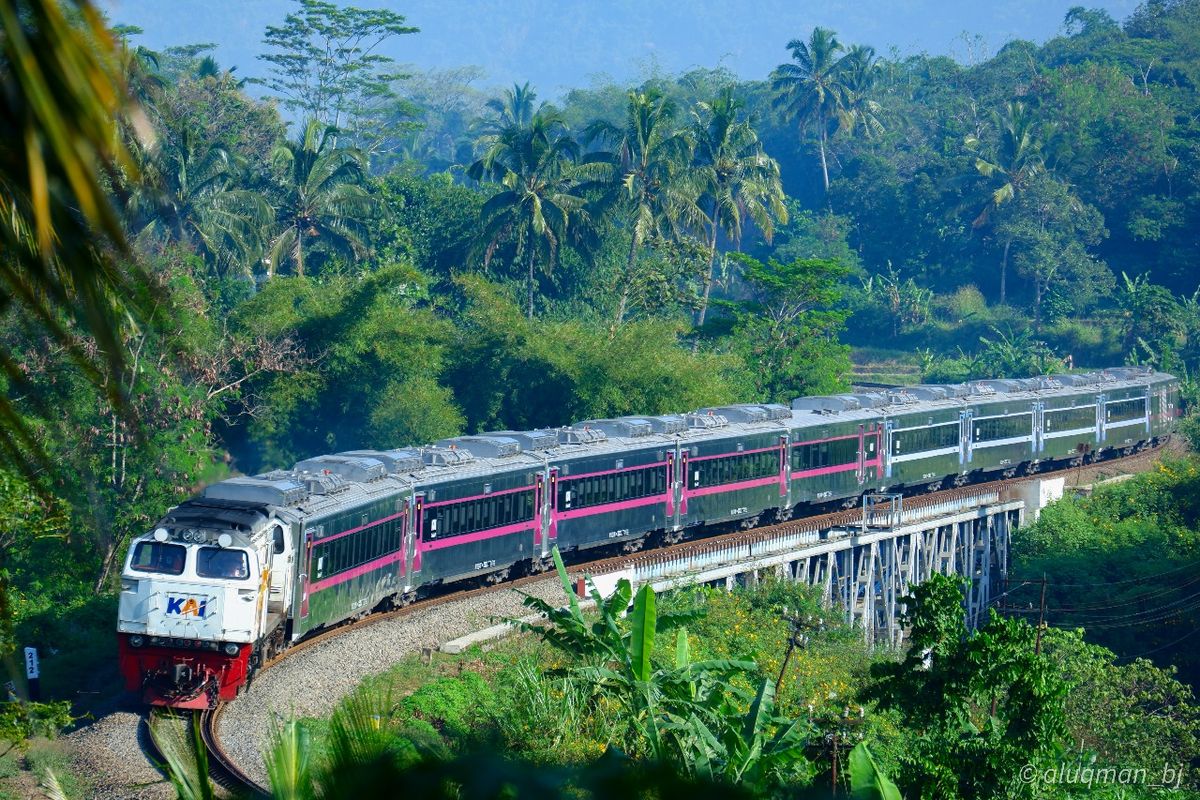 liburan, 10 Stasiun Kereta Favorit Penumpang KAI di Libur Akhir Tahun 2025