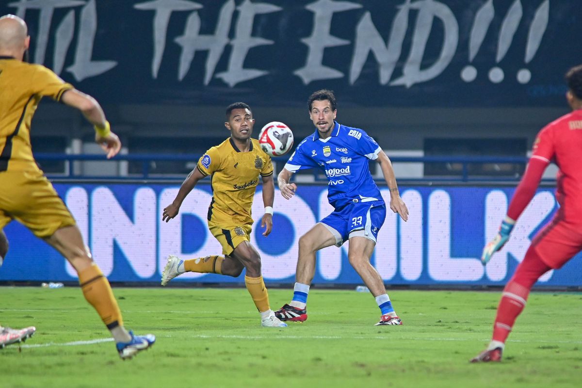 Thom Haye, Persib, Bhayangkara FC, Persib vs Bhayangkara FC, Paul Munster, Persib Bandung, Bojan Hodak, Kualitas Bintang Persib Thom Haye dan Eliano Diakui Pelatih Bhayangkara FC