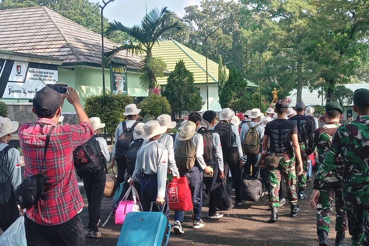 cara mendisiplinkan anak, siswa nakal, siswa nakal dikirim ke barak TNI, siswa nakal dikirim ke barak militer, siswa nakal barak militer, cara mendisiplinkan anak di sekolah, Selain Dikirim ke Barak Militer, Psikolog Ungkap Cara Lain Mendisiplinkan Anak , 1. Temukan dan atasi akar masalahnya, 2. Perkuat peran guru BK, 3. Ajak anak mengikuti seminar di kawasan rentan , 4. Libatkan anak dalam kegiatan produktif, 5. Ajak orangtua terlibat lewat penyuluhan