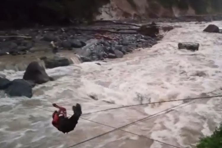 Sumatera, banjir sumbar, banjir aceh, Banjir Sumut, banjir sumatera, update banjir sumatera, dampak banjir sumatera, korban banjir sumatera, Update Banjir Sumatera dan Daftar Daerah yang Terisolir, 442 Orang Meninggal, Sumatera Utara: 217 meninggal, akses terputus hambat evakuasi, Logistik dikirim melalui udara dan laut, Aceh: 96 meninggal, 75 hilang, Sumatera Barat: 129 meninggal, ribuan mengungsi