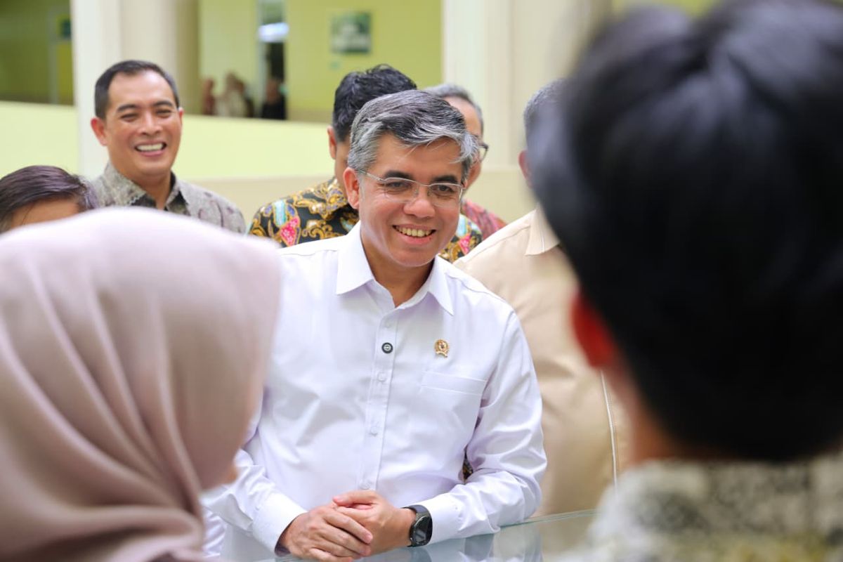 Menteri Ketenagakerjaan, Menaker Yassierli, Kemenaker Naikkan Gaji Peserta Magang Nasional Mulai 2026, Berapa Besarannya?