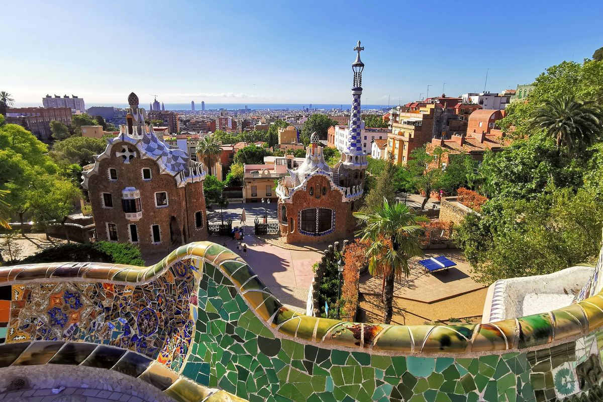 Barcelona, Overtourism di Barcelona, Barcelona melawan Overtourism, Barcelona Vs Airbnb, 10.000 Hunian Wisata Akan Dihapus pada 2028, Mengembalikan rumah untuk warga lokal, Milyaran euro dan ribuan pekerjaan dipertaruhkan, Apakah pariwisata benar-benar penyebab kenaikan harga sewa?, Langkah yang akan mengubah masa depan kota