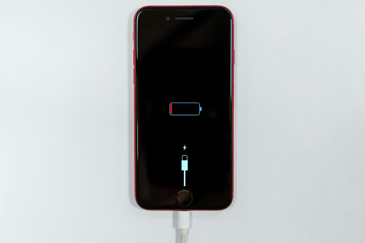 iPhone, cas iPhone harus lepas case, battery health, Battery health, Cara cas iPhone yang benar, cara cas iPhone yang benar, Battery Health, Cas iPhone harus lepas Case, Apakah cas iPhone harus lepas case, Apakah Cas iPhone Harus Lepas Case? Begini Penjelasannya, 1. Selalu gunakan cas asli, 2. Hindari cas iPhone dengan paparan suhu panas, 3. Jangan cas sambil main iPhone, 4. Cas iPhone hanya sampai 80 persen, 5. Cas iPhone sampai 100 persen, 6. Cas sampai 50 persen saat iPhone hendak disimpan