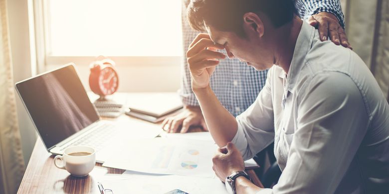 quiet quitting, quiet cracking, kondisi ekonomi tidak menentu, Setelah ‘Quiet Quitting’, Kini Muncul Fenomena Baru di Kantor: “Quiet Cracking”