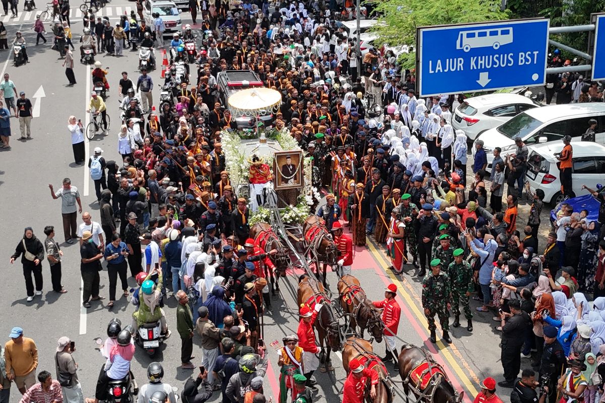 Solo, Loji Gandrung, SOLO, Pemakaman PB XIII, Pemakaman Raja Keraton Surakarta, Pemakaman PB XIII di Imogiri, pemakaman raja keraton solo, Cerita Satgassus Keraton Solo Begadang Kawal Prosesi Pemakaman Pakubuwono XIII