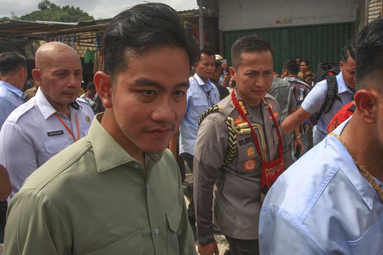 Gibran Rakabuming, gibran, Gibran digugat, Wapres Gibran, subhan palal, KPU Ubah Informasi Pendidikan Gibran Jadi S1, Penggugat Ajukan Keberatan, Hakim Ingatkan Sidang Masuk Tahap Mediasi, Perubahan Data Pendidikan Gibran dan Dampaknya pada Gugatan, Data Pendidikan Gibran di Situs KPU, Gugatan Subhan dan Tuntutan Ganti Rugi