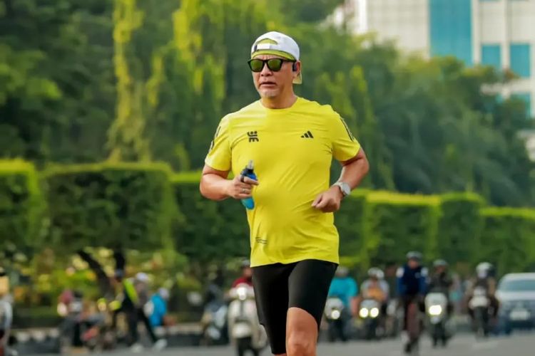 Kisah Irfan Prasatya Aktif Lari Maraton di Usia 60, Saraf Kejepit Jadi Titik Balik, Gaya hidup yang belum terlalu sehat, Menaklukkan lari jarak jauh pasca-saraf kejepit, Menjual kendaraan pribadi demi naik transportasi umum, Lari sebagai gaya hidup, bukan prestasi