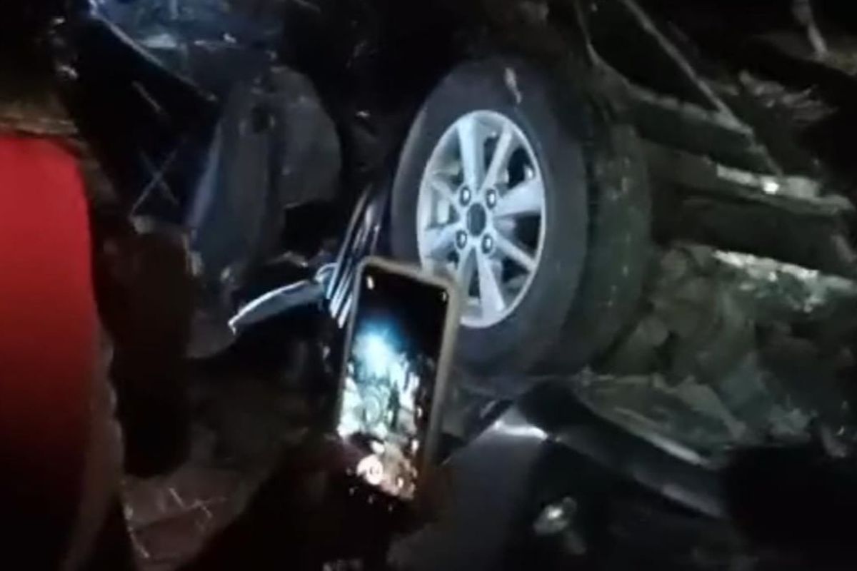 Tebing Tinggi, kecelakaan kereta api, Sumatera Utara, Kronologi Kecelakaan Maut Kereta Api Vs Avanza di Tebing Tinggi, Terseret 300 Meter, 9 Tewas, 1. Korban meninggal terdiri dari balita hingga lansia, 2. Mobil terseret sejauh 300 meter, 3. Masinis sudah bunyikan suling lokomotif, 4. Kerusakan sarana dan keterlambatan jadwal KA, 5. Lokasi rawan kecelakaan di perlintasan tanpa palang