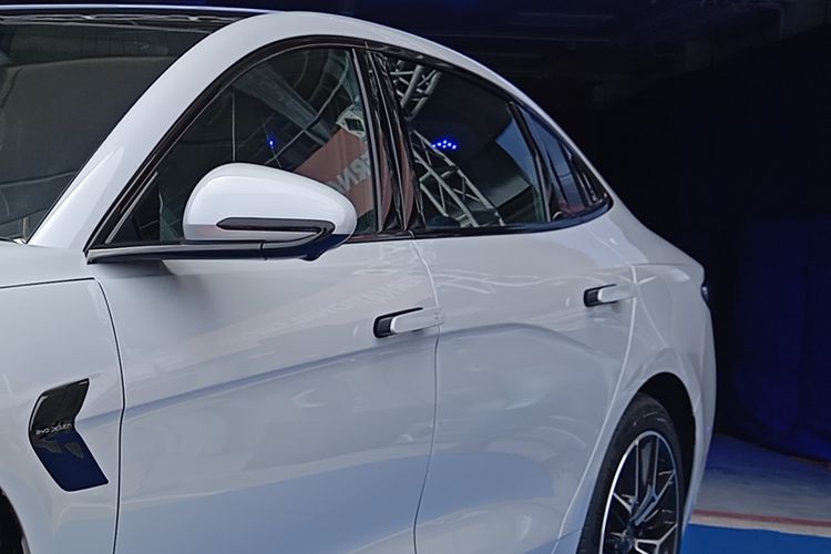 China, mobil listrik, China Larang Gagang Pintu Retractable pada Mobil Listrik