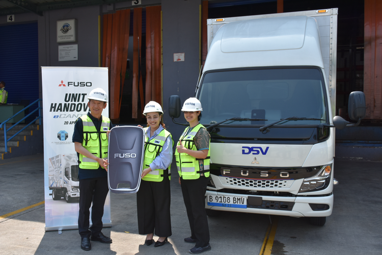 truk listrik, eCanter, Truk Listrik eCanter Bisa Disewa, Biaya mulai Rp 35 Juta per Bulan