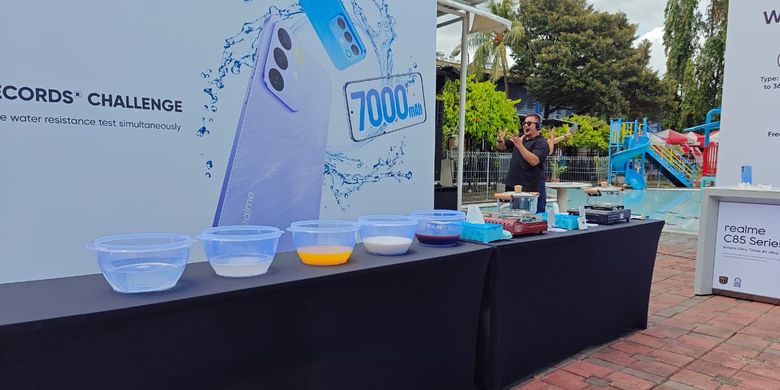 Realme, Realme C85, Realme C85 Pro, realme, spesifikasi Realme C85, Melihat Uji Ketahanan Realme C85 Series, 276 Unit HP Direndam di Kolam Renang