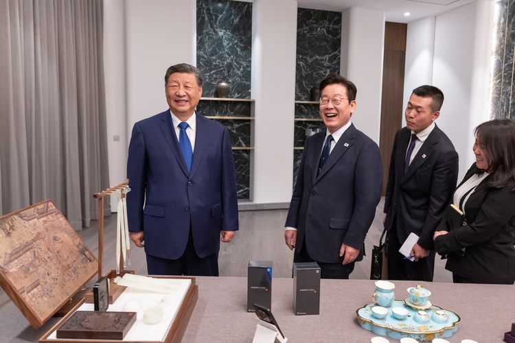 Xi Jinping, Selfie, Xiaomi, Korea Selatan, China, Presiden, Korea, Presiden China, Momen Langka Presiden Korsel dan China Selfie Pakai HP Xiaomi, Begini Hasilnya