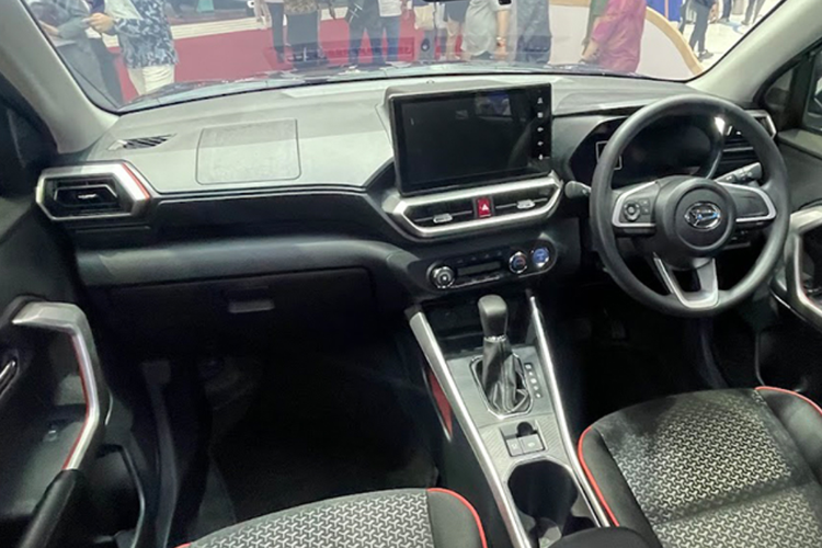 Rocky Hybrid, Review Lengkap Daihatsu Rocky e-Smart Hybrid: SUV Ringkas Rasa EV, Interior: Fungsional, Tapi Standar, Fitur: Paling Terasa di Pemakaian Harian, Impresi Berkendara: Halus dan Santai, Konsumsi BBM: Irit dalam Kondisi Riil, Kesimpulan
