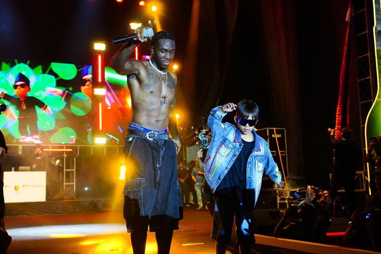 Festival Pacu Jalur 2025, Rapper Melly Mike, penampilan rapper melly mike di festival pacu jalur, Festival Pacu Jalur 2025 Ditutup, Rapper Melly Mike Pukau Penonton