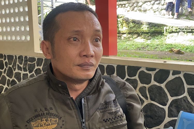 Sukabumi,, "Tobat Palsu" dan Laporan yang Terhenti, Diskriminasi dan Anak Angkat, Hasil Otopsi: Luka Bakar Permanen dan Kejanggalan Organ Dalam, Pembelaan Ibu Tiri: Itu Faktor Panas Dalam, Langkah Hukum: 16 Saksi Diperiksa