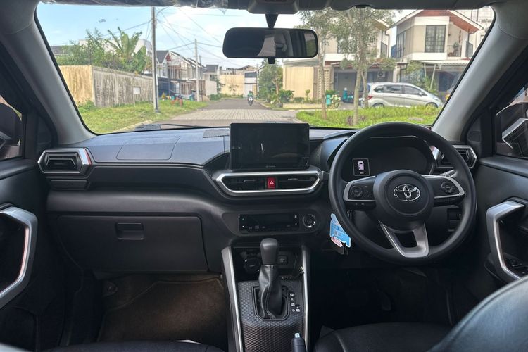 Toyota Raize, SUV ringkas, pengalaman pemilik, Kiagus Abdul Rofi, Curhat Pemilik Toyota Raize 1.2 Tahun 2023, Kena Tiga Kali Recall, Instrumen Digital , Konsumsi BBM , Butuh Penyesuaian, Program Recall yang Mengganggu, Perawatan dan Biaya Pajak 