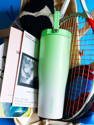 tumbler mahal, 10 Tumbler Mahal yang Lagi Viral, Harganya Bikin Nangis Kalau Hilang, Kenapa Tumbler Mahal Lagi Viral?, 10 Tumbler Mahal yang Lagi Viral, Kenapa Banyak Orang Rela Beli Tumbler Mahal?, Tips Sebelum Beli Tumbler Mahal