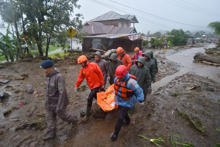 tanah longsor Agam, banjir bandang agam, banjir bandang di agam, banjir bandang agam sumatera barat, banjir bandang agam hari ini, banjir bandang di agam sumbar, Update Banjir Agam: 74 Orang Meninggal, 78 Hilang, Akses Terputus