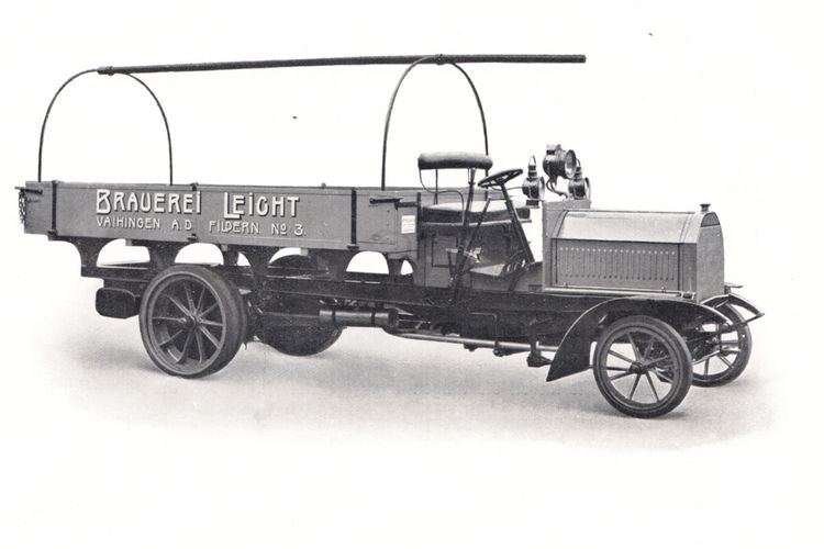 sejarah, truk, Truk, Kisah Truk Pertama di Dunia; Karya Gottlieb Daimler 1896, Mulai menyerupai truk modern, Diuji sebelum dijual, Mulai dikenal, Produksi berkembang