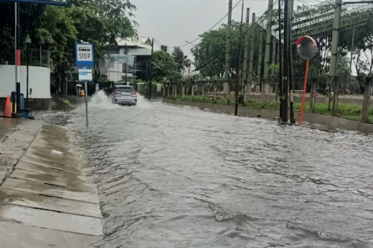 Jakarta, Transjakarta, rute bus, banjir di Jakarta, dampak banjir di Jakarta, operasional transjakarta dampak banjir, Banjir Jakarta Hari Ini: Operasional Transjakarta Dialihkan, 30 RT Terendam