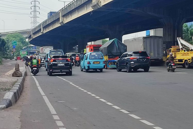 ranjau paku, Relawan Ranjau Paku, Usmanto, relawan ranjau paku dikejar tukang tambal ban, Kisah Usmanto, Ojol yang Jadi Relawan Pemburu Ranjau Paku di Ibu Kota
