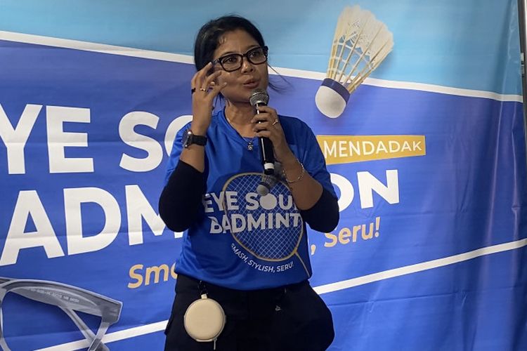 kacamata, Kacamata, memilih kacamata, Memilih Kacamata, kesalahan saat memilih kacamata, Kesalahan yang Sering Dilakukan Saat Memilih Kacamata, 4 Kesalahan Memilih Kacamata yang Sering Tak Disadari, Wajib Tahu!, 1. Tidak mencoba lensa, 2. Memilih frame yang terlalu berat, 3. Memilih frame yang tidak sesuai bentuk wajah, 4. Memilih frame yang tidak sesuai selera