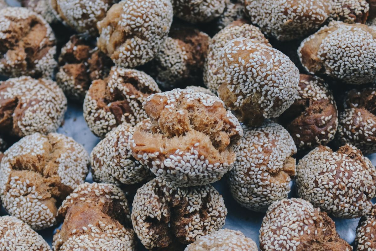 Cara Bikin Onde-onde Ketawa Pakai 300 Gram Tepung Terigu, Merekah dan Renyah