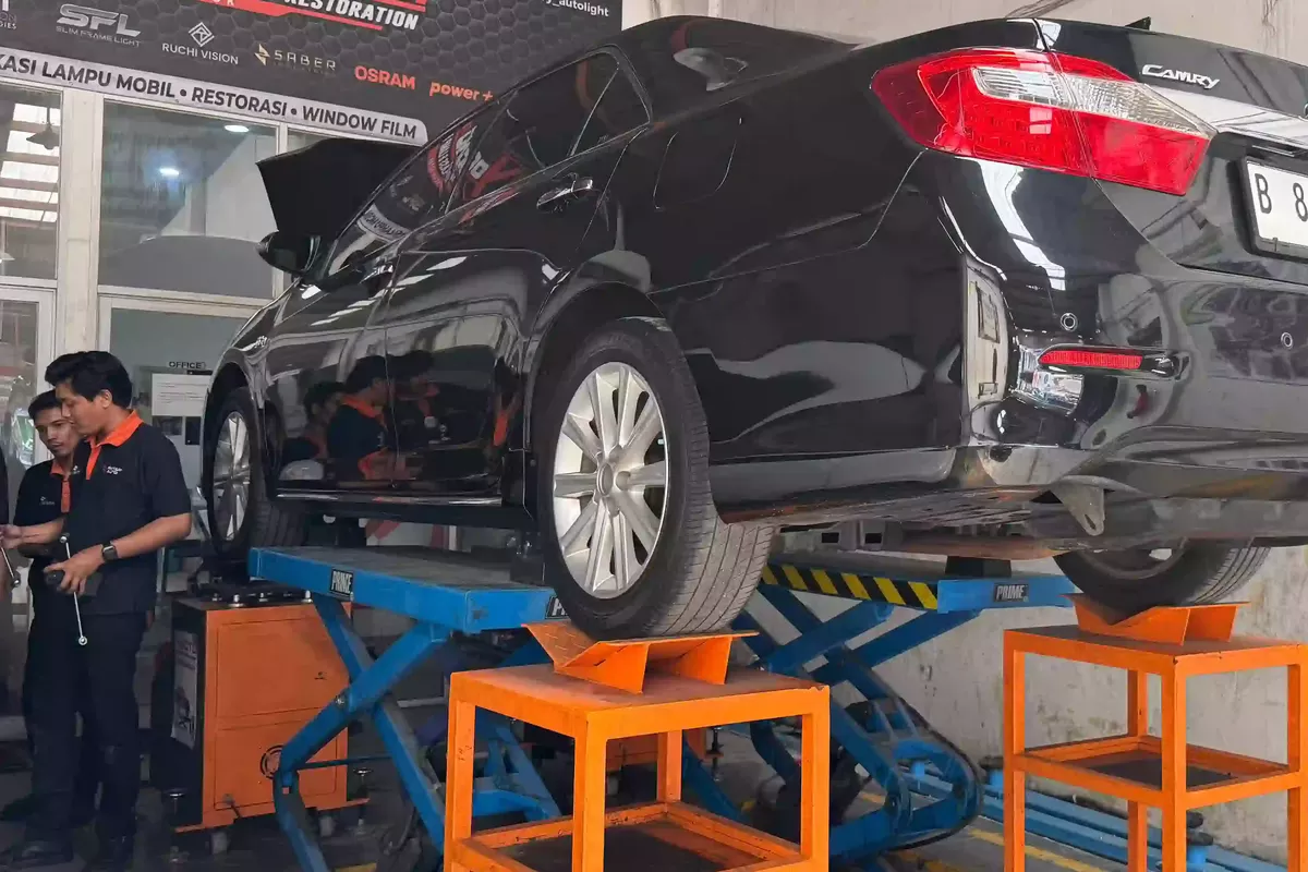mudik Lebaran, kaki-kaki mobil, bunyi, ball joint, shockbreaker, bushing, keausan, Waspada Bunyi Kaki-Kaki Mobil Sebelum Mudik, Cek Penyebabnya