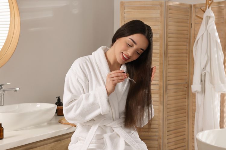 hair oil, hair balm, hair balm untuk apa, perbedaan hair oil dan hair balm, fungsi hair oil, fungsi hair balm, hair oil dipakai kapan, Perbedaan Hair Oil dan Hair Balm, Mana yang Tepat untuk Rambut?