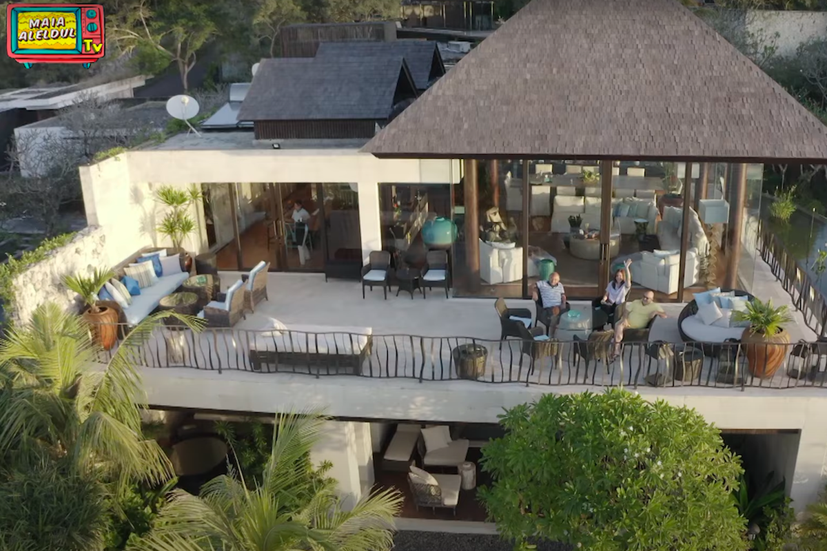 Maia Estianty, Irwan Mussry, vila Irwan Mussry, vila Irwan Mussry di Bali, lokasi vila Irwan Mussry, Intip Mewahnya Vila Irwan Mussry di Bali, Pemandangan Indah Langsung Menghadap Laut, Paduan warna putih dan hitam dan elegan, Pemandangan laut yang memukau, Kamar tidur yang langsung menghadap laut, Ruang makan yang simpel namun mewah, Ruang berkumpul dengan dinding kaca, Fasilitas olahraga, Balkon dan kolam renang yang langsung menghadap laut, Dekat dengan Pantai Balangan