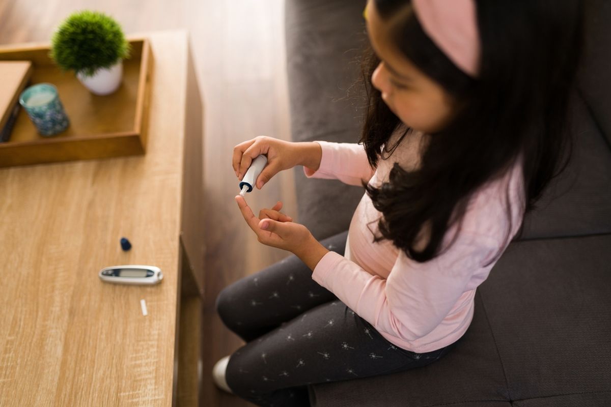 Kediri, diabetes, Diabetes, Diabetes pada anak, Kasus diabetes pada anak, kasus diabetes, Kisah Bocah 12 Tahun Kena Diabetes Tipe 1, Sering Jajan Makanan Instan, Kini Suntik Insulin, Awal Mula Regina Didiagnosis Diabetes Tipe 1, Bukan Karena Genetis, Tapi Gaya Hidup, Adaptasi Pola Hidup Sejak Usia Dini, Dukungan Keluarga dan Sekolah