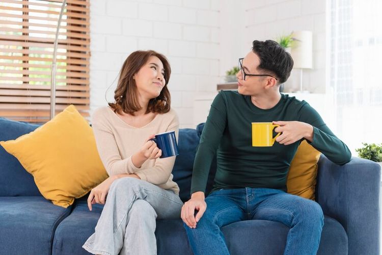 pasangan suami istri, merencanakan kehamilan, persiapan kehamilan, dokter andrologi, persiapan perencanaan kehamilan, hal yang harus dipersiapkan sebelum kehamilan, tips perencanaan sebelum kehamilan, persiapan kehamilan sehat, persiapan kehamilan apa saja, 8 Persiapan Kehamilan Sehat untuk Pasangan Menurut Dokter, 1. Pemeriksaan kesehatan dan skrining penyakit, 2. Konsumsi asam folat dan vitamin, 3. Perbaiki gaya hidup, 4. Kontrasepsi sesuai kebutuhan, 1. Jaga kebersihan dan sunat, 2. Pemeriksaan sperma dan hormon, 3. Gaya hidup sehat, 4. Konsultasi kontrasepsi