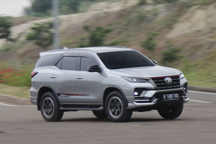 mobil bekas, mobil diesel, Toyota fortuner, harga mobil bekas, Toyota Kijang Innova, Perang Harga, harga murah, mobil diesel bekas, Perang Harga Mobil Listrik, Mobil Diesel Bekas Masih Tahan Badai