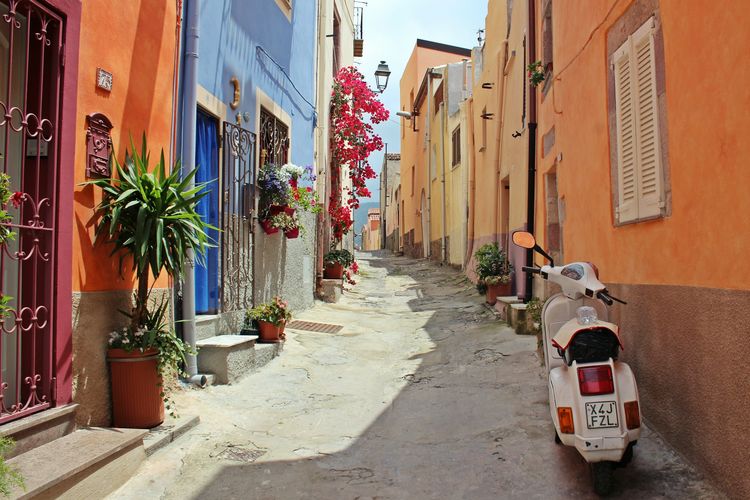 Pulau di Italia Ini Larang Pedagang Cegat Turis di Jalan