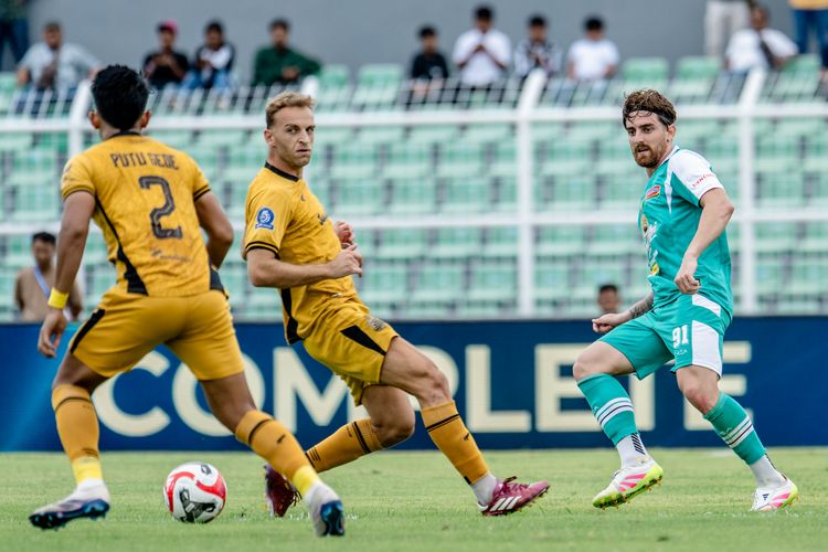 Persebaya, Bhayangkara FC, Persebaya Surabaya, Bernardo Tavares, Paul Munster, Jadwal Siaran Langsung Persebaya Vs Bhayangkara FC di Super League 2025-2026, Bernardo Tavares Pasang Alarm Bahaya, Paul Munster Waspadai Tekanan Suporter Tuan Rumah, Prediksi Susunan Pemain Persebaya Vs Bhayangkara FC, Jadwal Siaran Langsung Persebaya Vs Bhayangkara FC