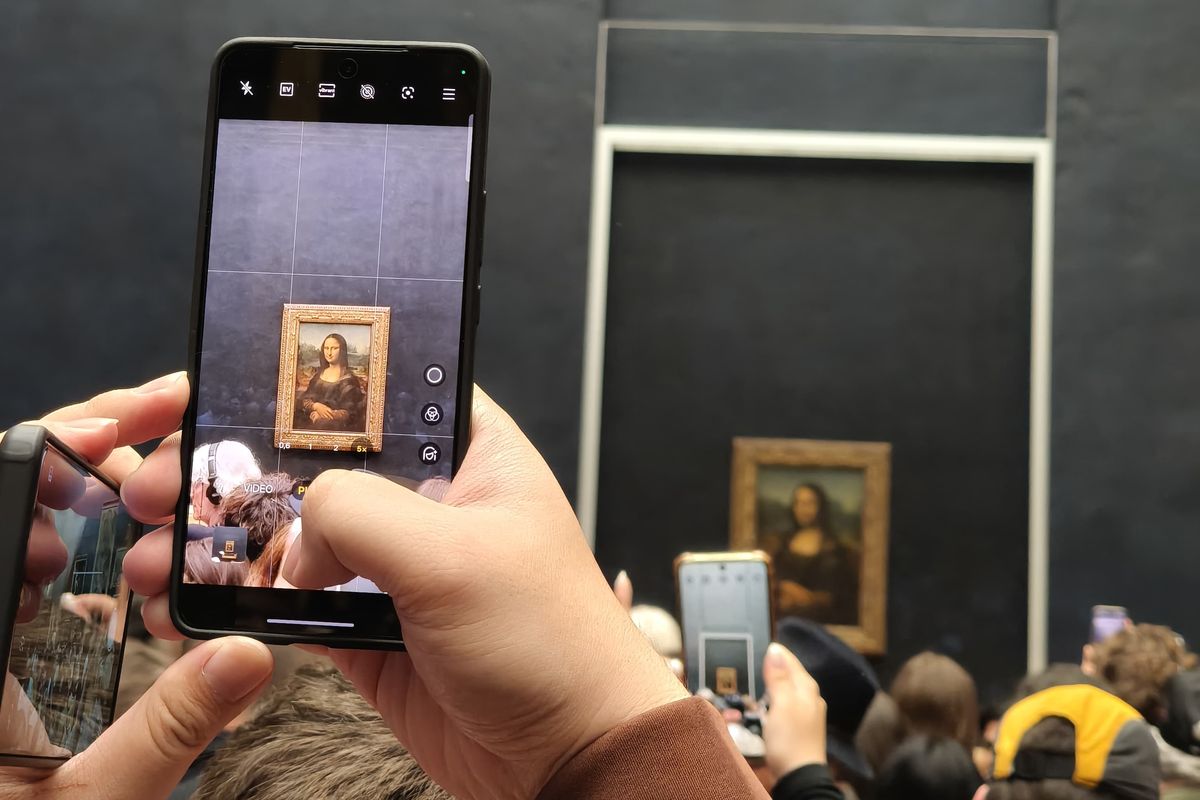 Mona Lisa, Realme, Realme GT 7, realme GT 7, realme gt 7 harga, realme gt 7 spesifikasi, Membidik Mona Lisa dari Kerumunan, Kamera Realme GT 7 Jadi Penyelamat