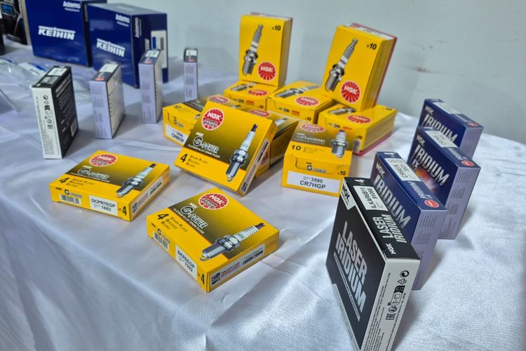 Zenix, Veloz bensin, Veloz Hybrid, Suzuki, Jangan Salah, Busi Mobil Hybrid Berbeda dengan Model Konvensional