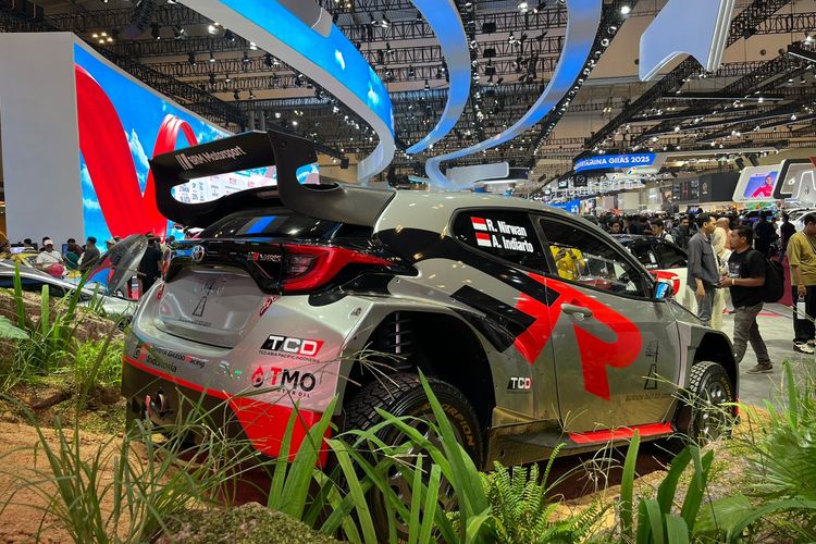 GR Yaris, GR Yaris Rally2, mobil reli, mobil balap, Toyota GR Yaris, GIIAS 2025, Mobil Balap Toyota GR Yaris Rally2 Mejeng di GIIAS 2025