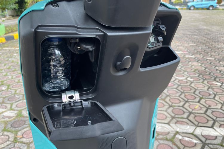 motor listrik, motor listrik honda, icon e:, Honda ICON e:, Kepraktisan Motor Listrik Honda Icon e: Bagasi Lega dan Mudah Dicas