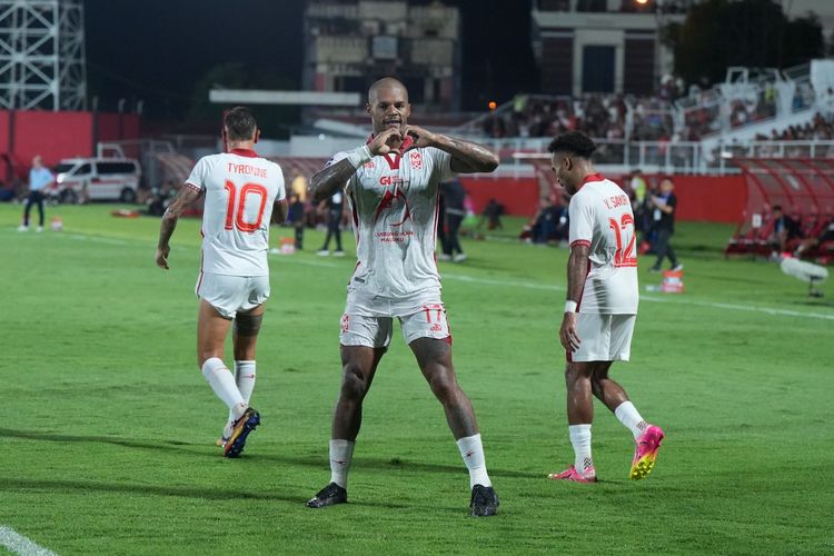 Malut United, Dewa United, Stadion Gelora Kie Raha, Hendri Susilo, Abduh Lestaluhu, Super League, Malut United Paceklik Kemenangan 3 Laga Beruntun, Kinerja Pemain Disorot