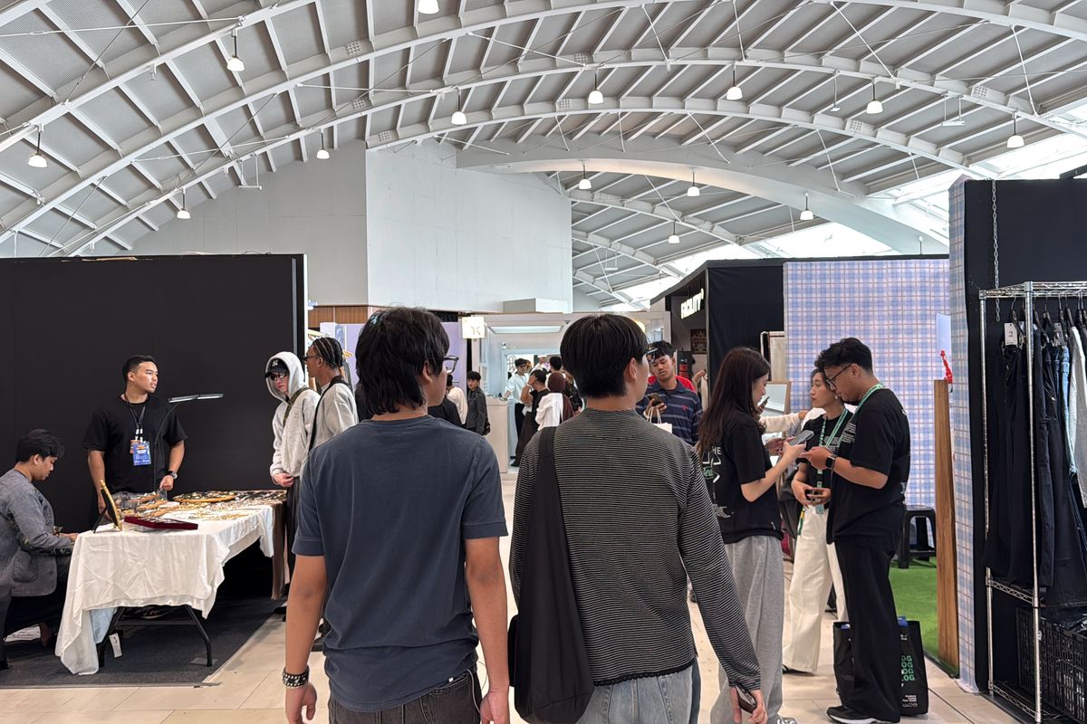 USS Yard Sale 2026, Tips Belanja Hemat di USS Yard Sale 2026, Tentukan Budget hingga Bandingkan Harga, 1. Tentukan budget dan prioritaskan barang, 2. Keliling dulu dan bandingkan harga, 3. Sesuaikan belanja dengan kebutuhan, 4. Manfaatkan diskon khas acara Yard Sale