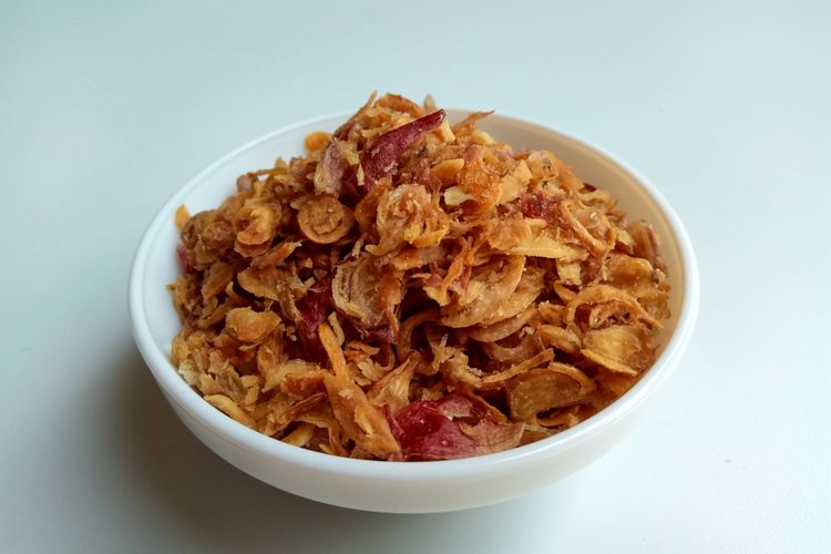 TasteAtlas, Bawang Goreng Renyah, tasteatlas, bawang goreng renyah, resep bawang goreng renyah tahan lama, kuliner indonesia terenak, Bawang Goreng Jadi Kuliner Terbaik Indonesia, Ini Tips Buatnya, Bawang Goreng Dinobatkan Kuliner Terbaik TasteAtlas, Kunci Utama Bikin Bawang Goreng Renyah, Rahasia Kenikmatan: Rendam dan Angin-anginkan, Tepung Maizena atau Terigu? Pilih yang Sesuai, Minyak Kelapa untuk Hasil Lebih Harum dan Gurih, Teknik Menggoreng dan Meniriskan yang Benar, Simpan dalam Wadah Kedap Udara
