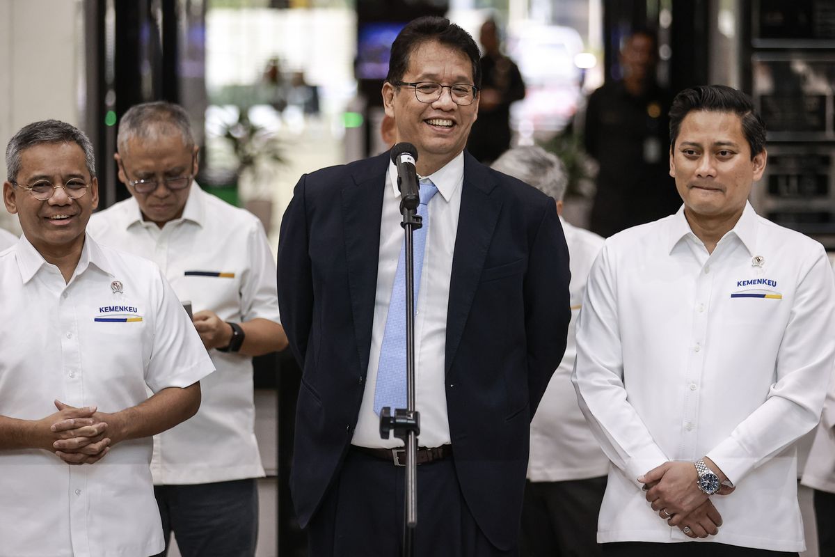 IHSG melemah, Purbaya Yudhi Sadewa, Purbaya Sadewa, pengganti sri mulyani, yudhi sadewa, Menkeu baru Prabowo, kebijakan fiskal indonesia, pajak PTKP dan PPN, IHSG Melemah Dua Hari Beruntun, Ekonom: Pasar Tunggu Arah Kebijakan Purbaya Yudhi Sadewa, Proyeksi kebijakan Purbaya Yudhi Sadewa, Perbedaan dengan Sri Mulyani, IHSG masih tertekan, Dari LPS ke Kemenkeu