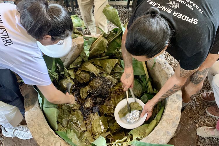 Teknik Masak Bawah Tanah ala Maori dan Papua Ternyata Mirip, Seperti Apa?, Hangi dan bubigi, Masak di dalam kolam ikan, Cara masak bubigi atau bakar batu, Cara masak hangi