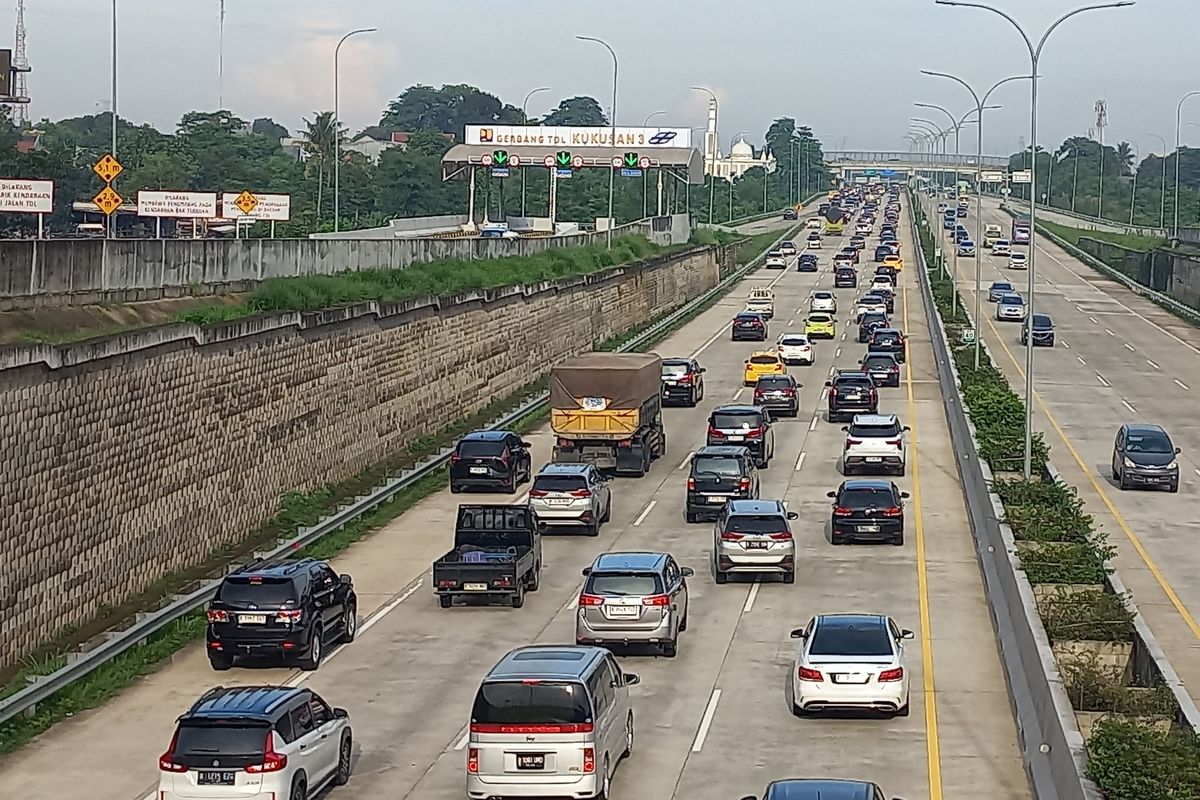 Perbaikan jalan, tol cijago, kepadatan lalu lintas, Cinere-Jagorawi, Translingkar Kita Jaya (TLKJ), Tol Cijago Macet Pagi Ini, Ada Perbaikan Jalan