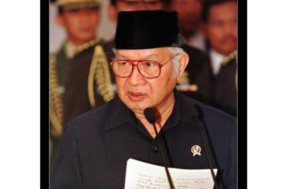 Soeharto, sejarah Indonesia, pelanggaran HAM, sejarah soeharto, pelanggaran ham, sejarah indonesia, Sejarah Soeharto Menjadi Presiden, presiden Soeharto, Soeharto pahlawan nasional, soeharto pahlawan, Kontroversi Soeharto, sejarah soeharto orde baru, Dari KNIL ke Istana Negara, Kisah Soeharto dan Kontroversi di Balik Gelar Pahlawan Nasional, Awal Karier Militer, dari KNIL hingga PETA, Karier Militer dan Konflik Internal TNI, Peristiwa G30S dan Lahirnya Supersemar, Bayang-bayang Tragedi 1965 dan Dukungan CIA, Naik ke Puncak Kekuasaan dan Lahirnya Orde Baru
