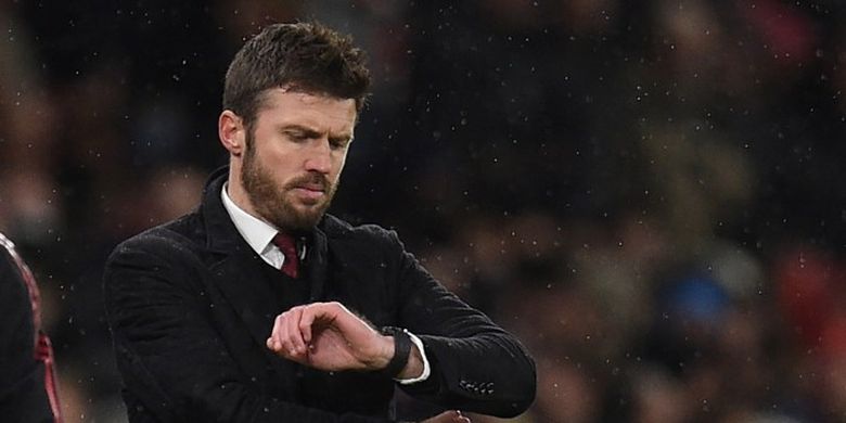 Michael Carrick, Man United, Edwin van der Sar, Senne Lammens, Michael Carrick Sebut Kiper Muda Man United Senne Lammens Mirip Edwin van der Sar