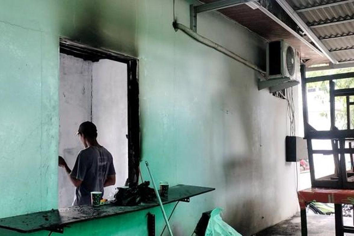demo, Semarang, aksi massa, aksi massa anarkis, kantor gubernur Jawa Tengah, Pilu Pedagang Kantin di Kantor Gubernur Jateng: Lapak Terbakar, Dagangan Habis, Perasaan Masih Campur Aduk